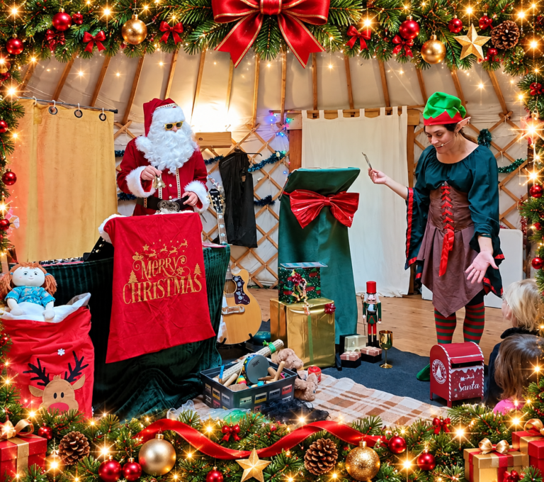 Lutine Broutille faisant participer les enfants avec la complicité du Père Noël