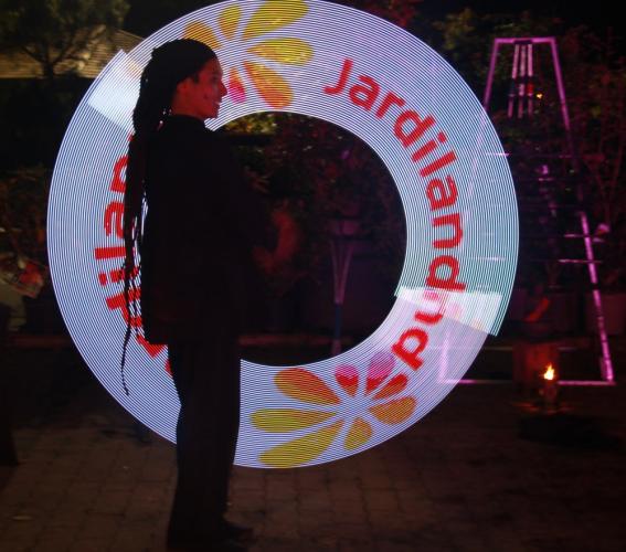 Jonglerie LED avec apparition de logos personnalisés